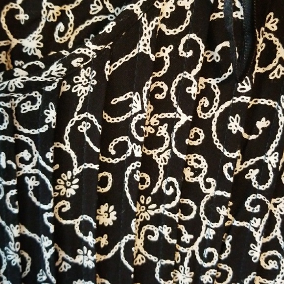 Dress - Picture 2 of 4