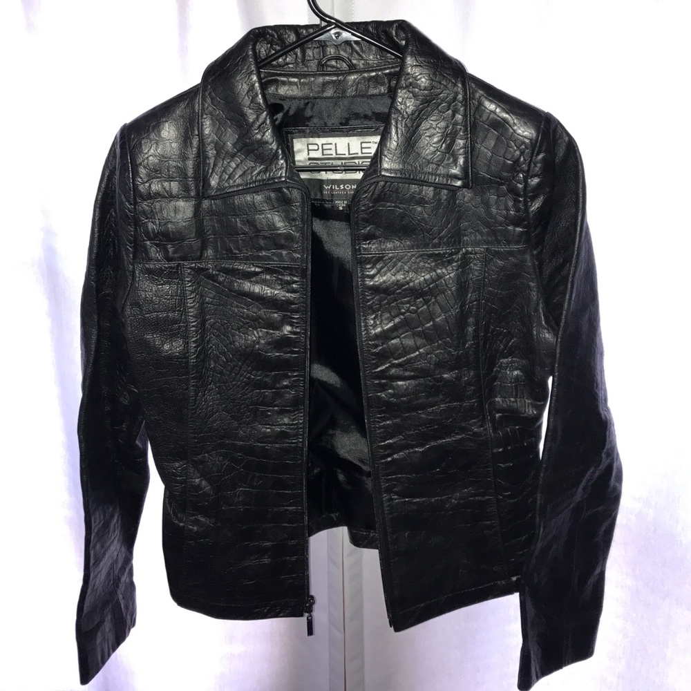 Wilson's leather (Genuine Leather).
