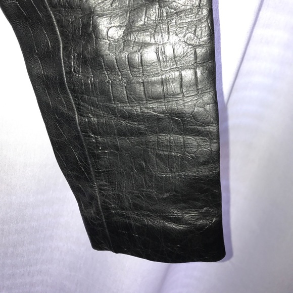 Wilson's leather (Genuine Leather).