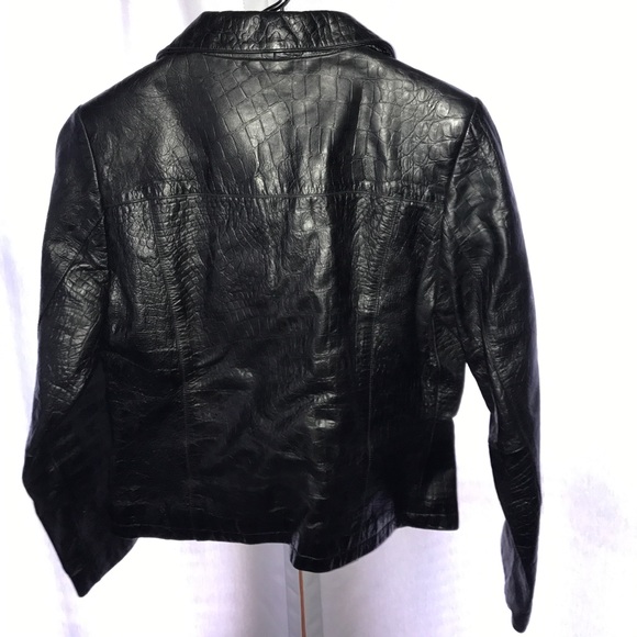 Wilson's leather (Genuine Leather).