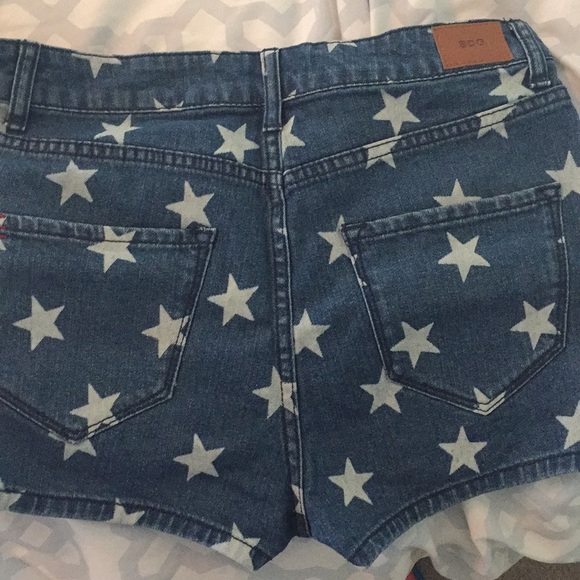Urban Outfitters star denim shorts - Picture 2 of 2