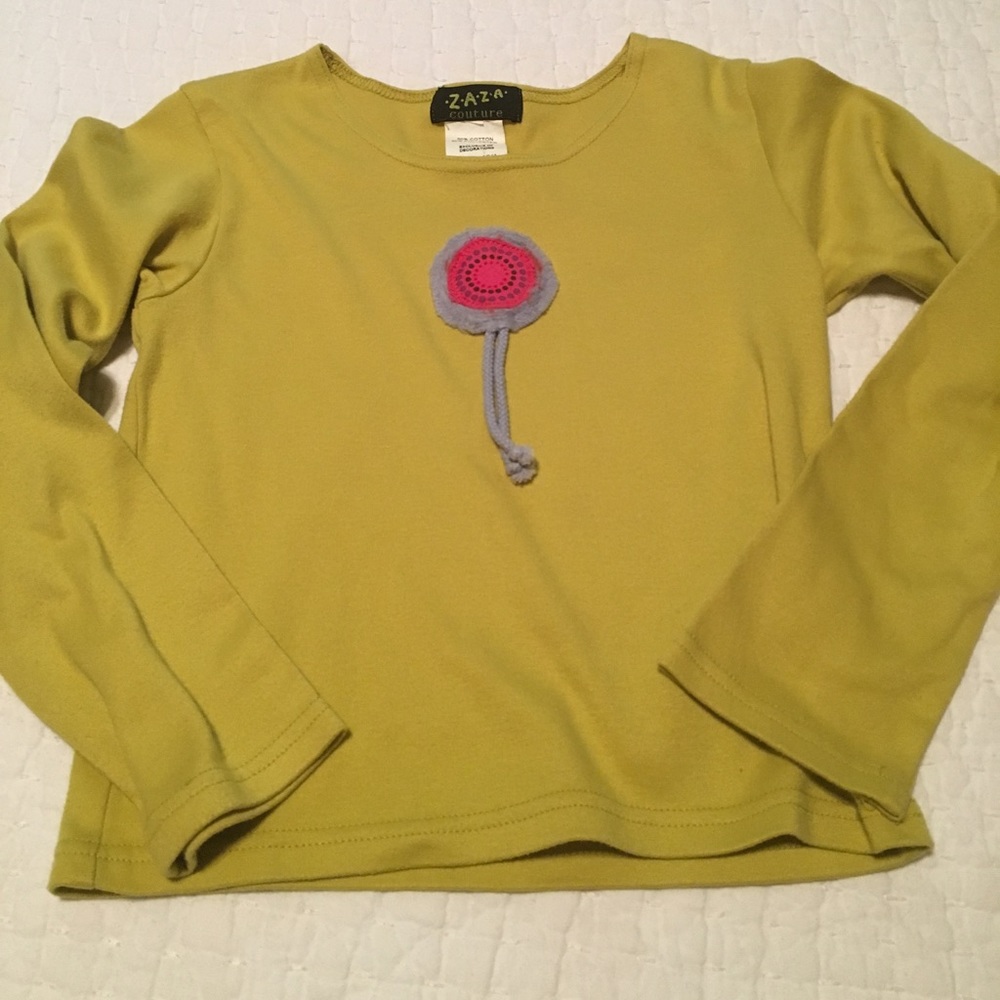Zara adorable shirt with amazing flower detail.