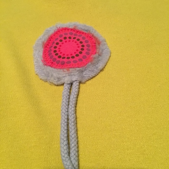 Zara adorable shirt with amazing flower detail. - Picture 2 of 5