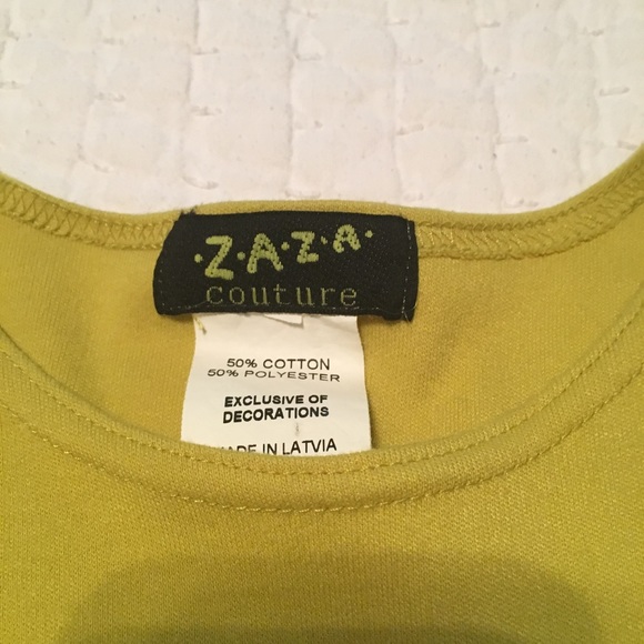 Zara adorable shirt with amazing flower detail. - Picture 3 of 5