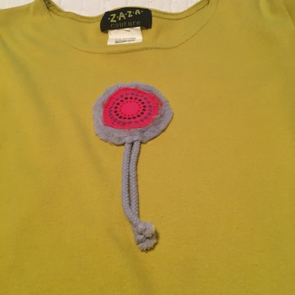 Zara adorable shirt with amazing flower detail. - Picture 5 of 5