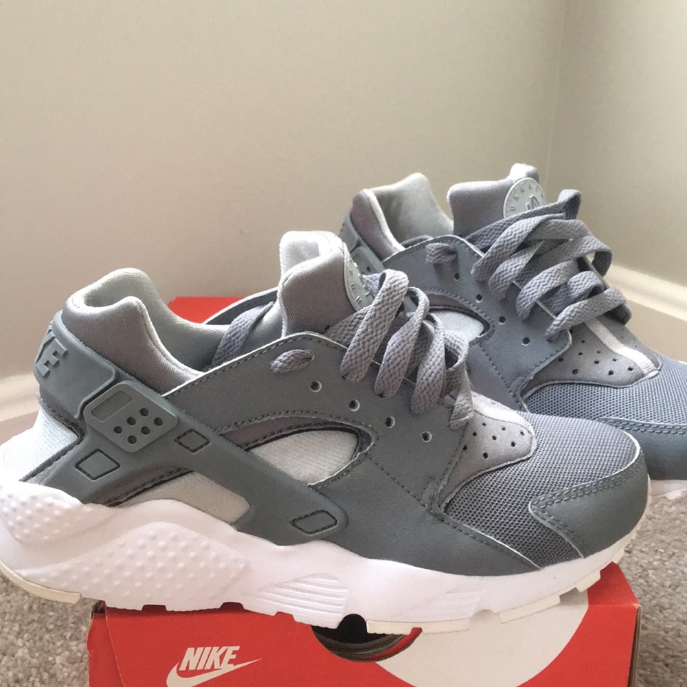 Nike Huarache Run Shoes. Grey. Size 3.5 KIDS
