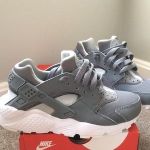 Nike Huarache Run Shoes. Grey. Size 3.5 KIDS