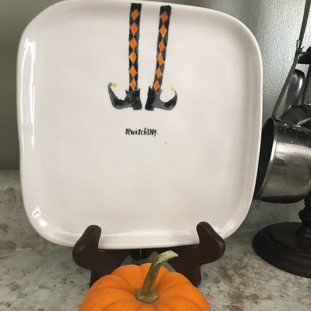Rae dunn Halloween plate