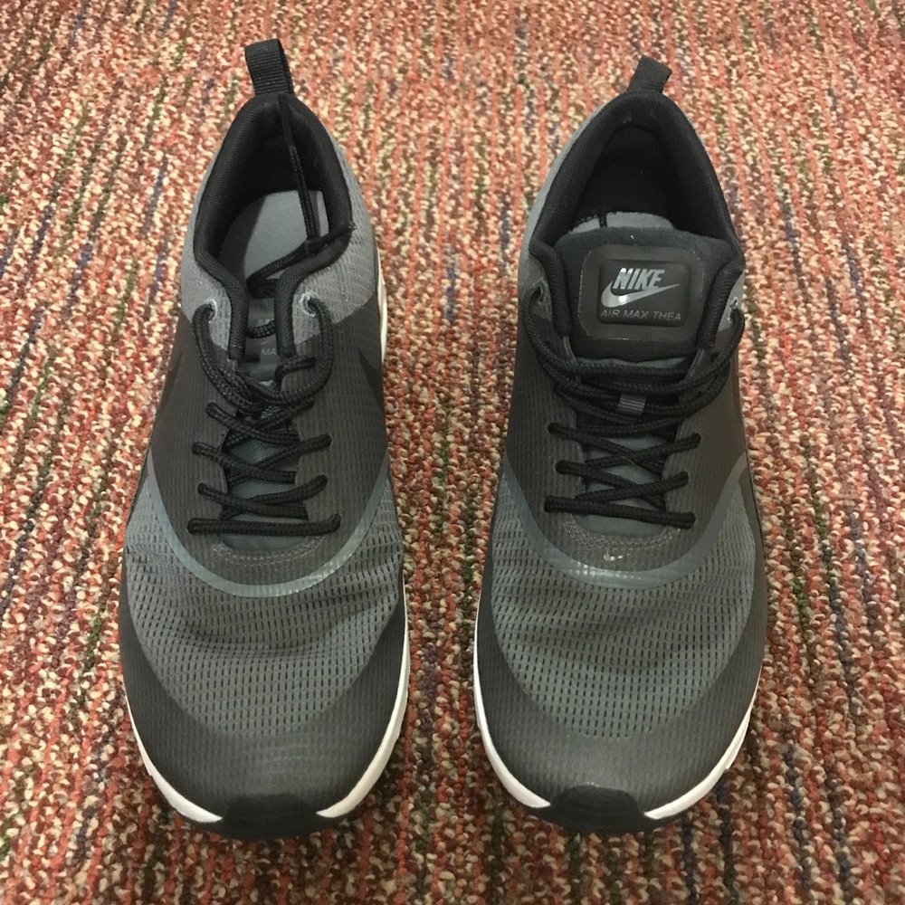Like new Nike Air Max Theas
