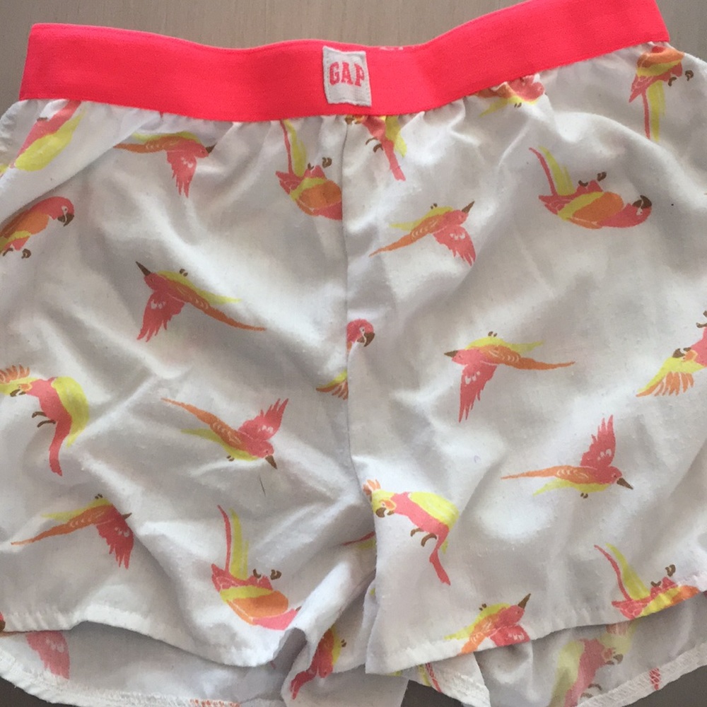 Pajama bottoms with cute parrots