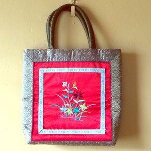 Adorable Handbag with a POP of color!!