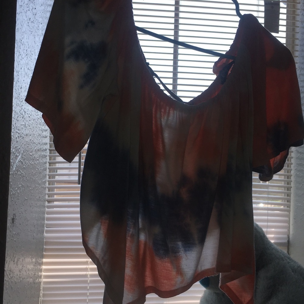 Tie dye wavy crop top.