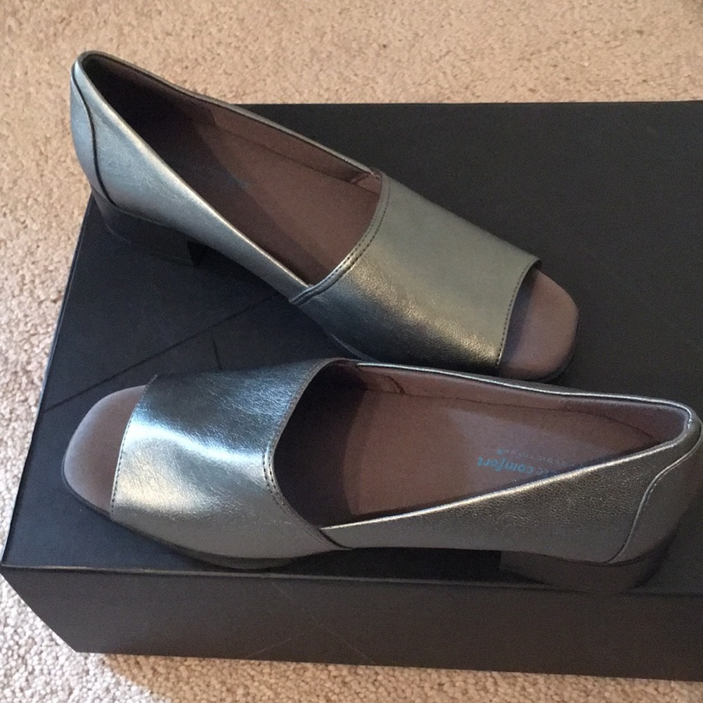 Silver shoe~ New