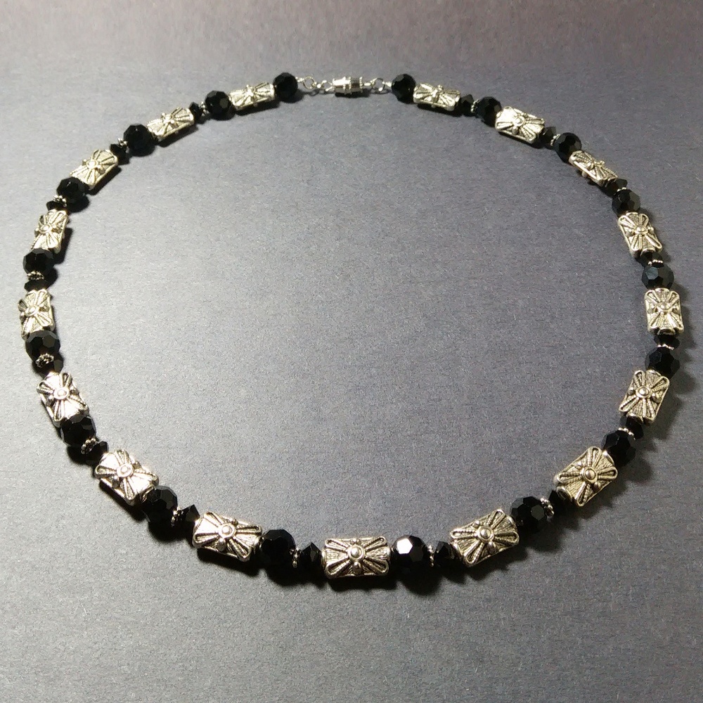 LilisCo Handmade Cut Glass and Metal Necklace
