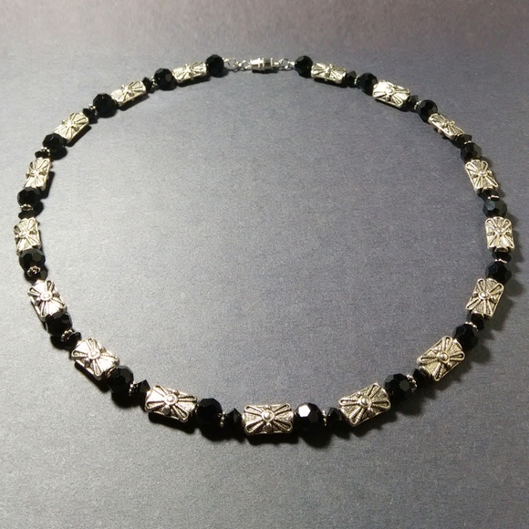 LilisCo Handmade Cut Glass and Metal Necklace - Picture 1 of 4