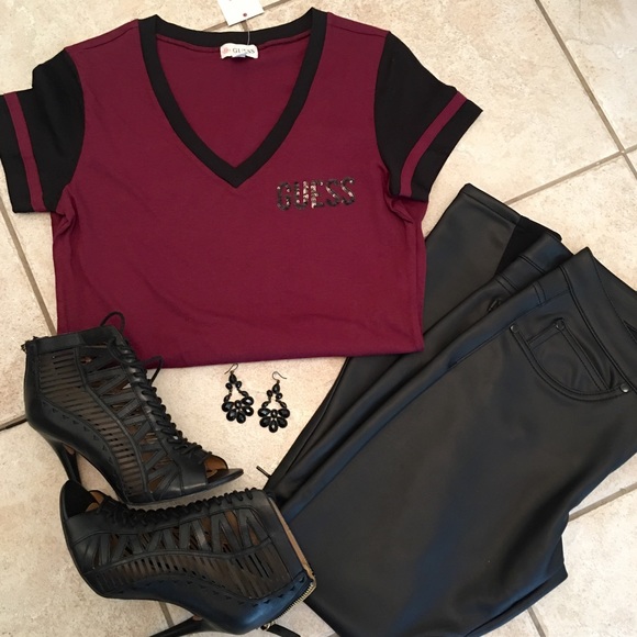 Guess V Neck Boyfriend Tee - Picture 4 of 7