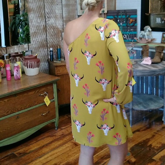 Dress - Picture 2 of 3