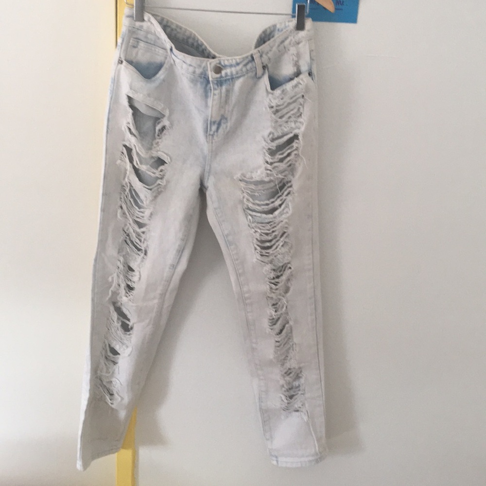 Forever 21 Ripped Jeans Size 31