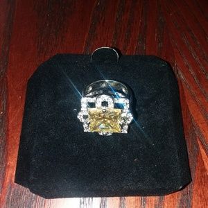 Gold ring that would be good to wear at a pageant