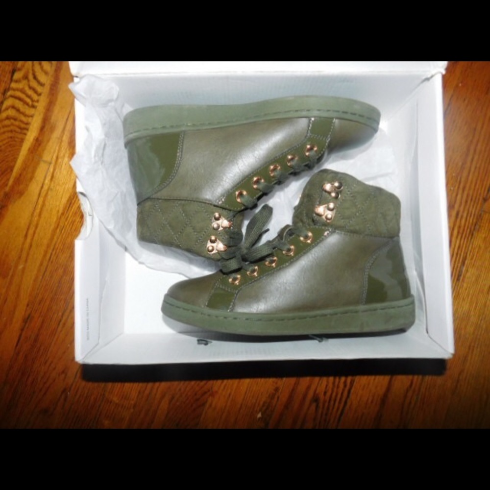 ALDO Army Green Sneakers 💚