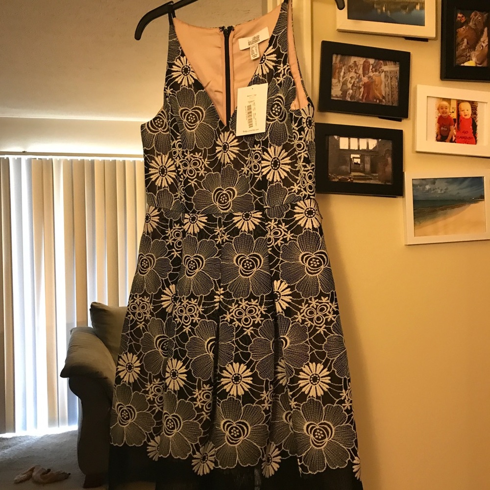 On Sale!!! Never worn Badgley Mischka dress! ❤️ - Picture 1 of 5