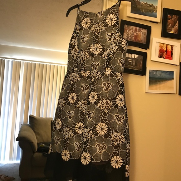 On Sale!!! Never worn Badgley Mischka dress! ❤️ - Picture 2 of 5