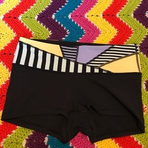 🍋Lululemon🍋 Reversible Booty boogie shorts!