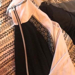 ACTIVE WEAR JACKET FROM AVENUE 🖤💛🖤