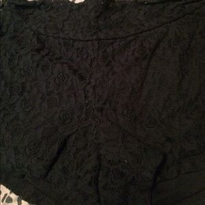 Large stretchy lace shorts