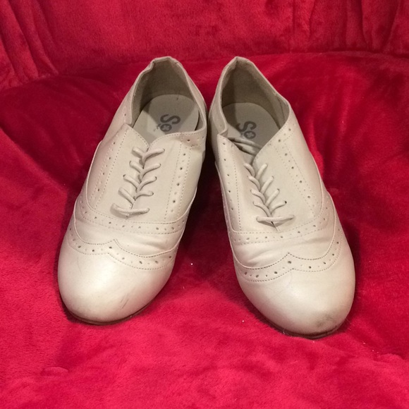 Shoes - Picture 1 of 4