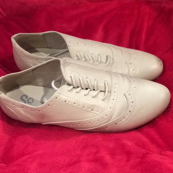 Shoes - Picture 2 of 4