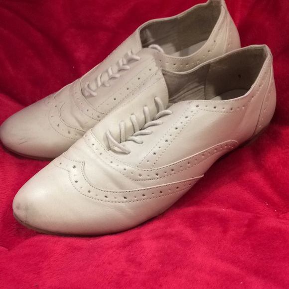 Shoes - Picture 3 of 4