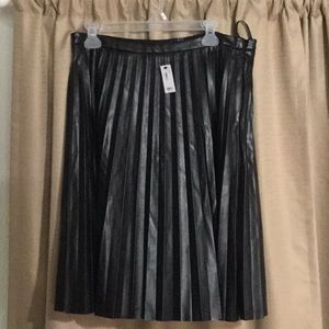 NWT The Limited Black Electric Pleat Skirt