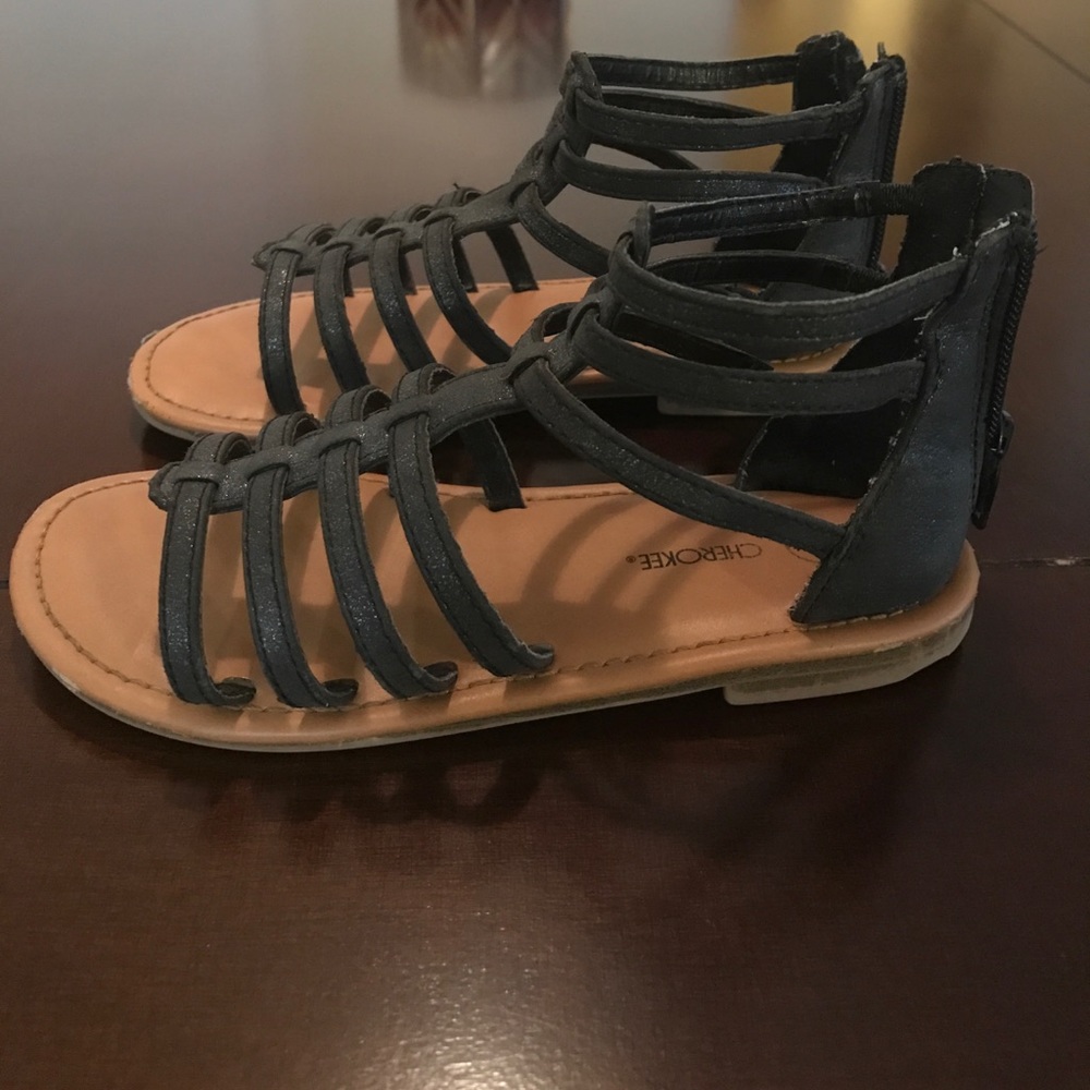 Girls black sandals in good condition