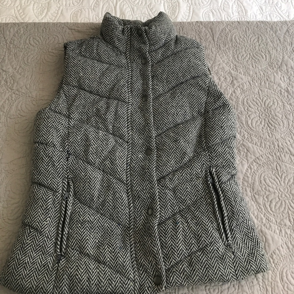 Like New Herringbone Winter Vest - Gap size M