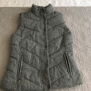 Like New Herringbone Winter Vest - Gap size M