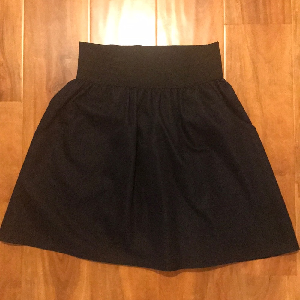 Dark denim skirt w/elastic waist, bonus: pockets!