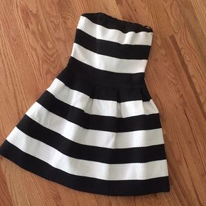 Adorable black and white dress!