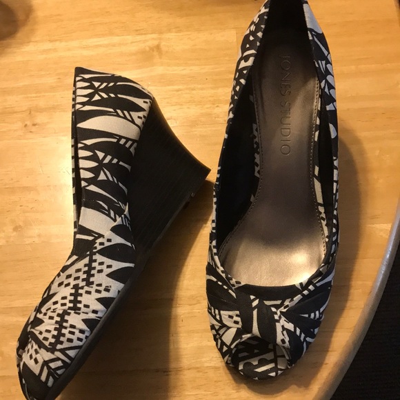 Jones Studio Shoes - Open toed shoes