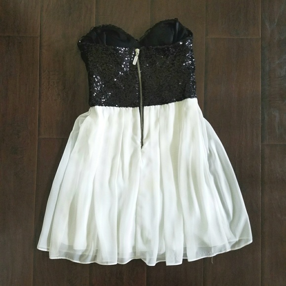 Pretty Dress - Picture 3 of 4