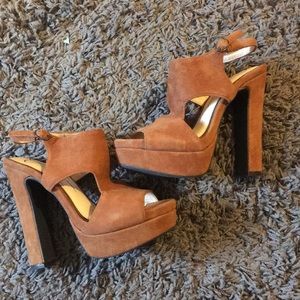 Jessica Simpson high heels