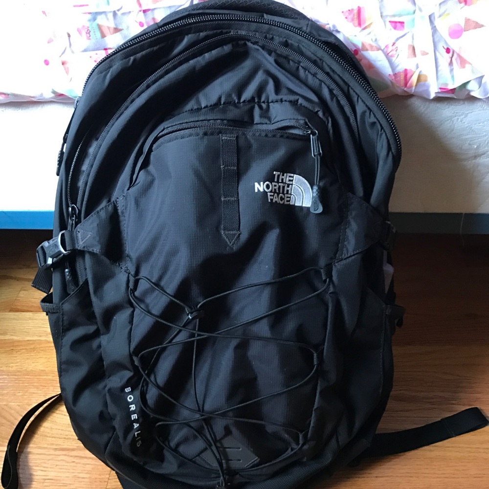 Black Borealis Men's Northface backpack