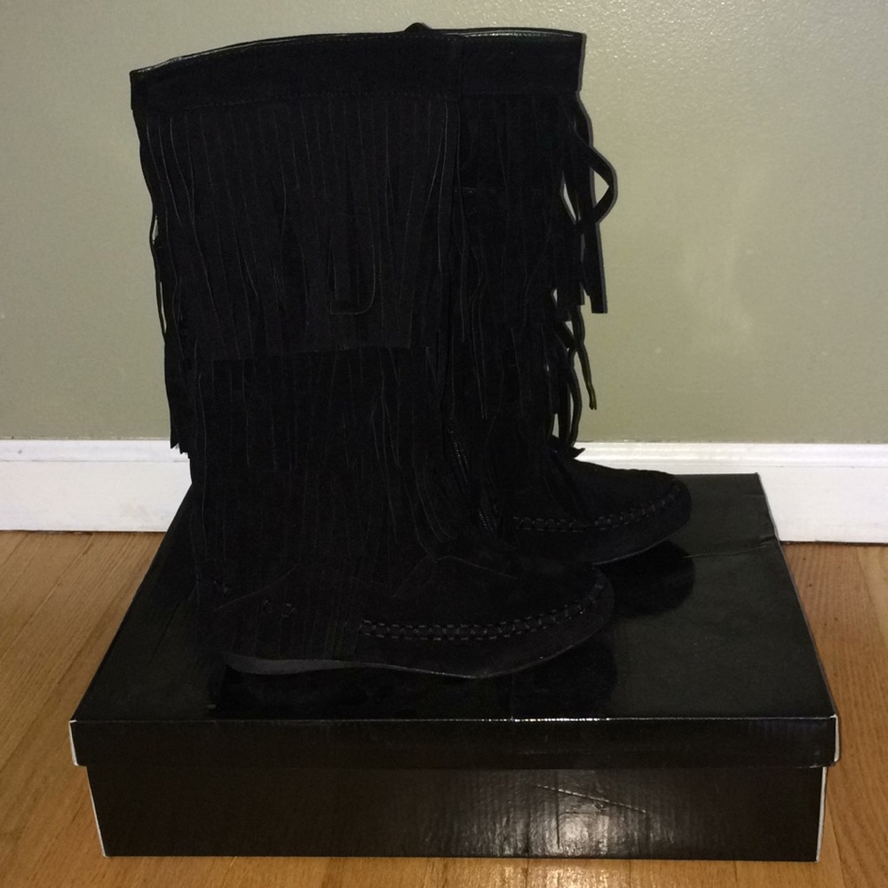Fringe black boots