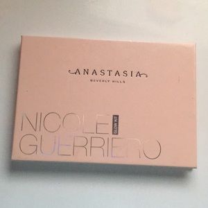 Anastasia Beverly Hills Nicole Guerriero Glow Kit