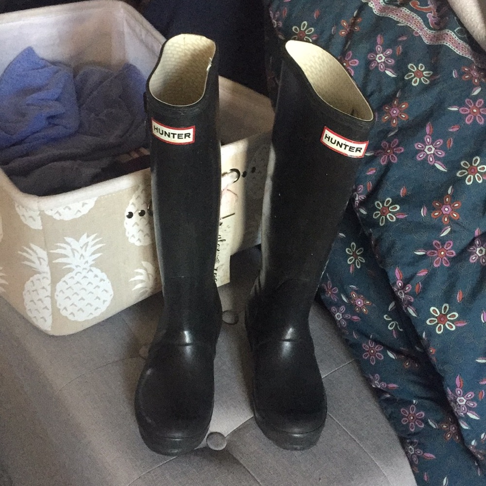Black hunter boots