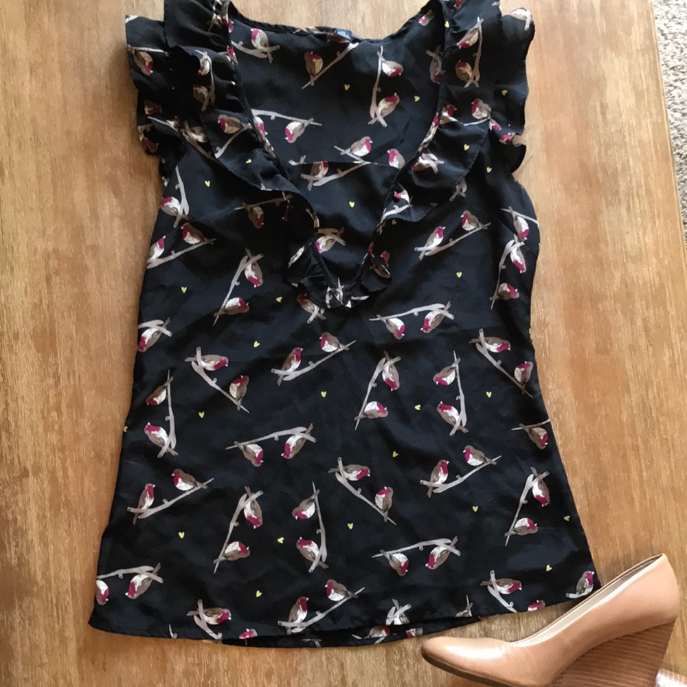 Sleeveless blouse with ruffles