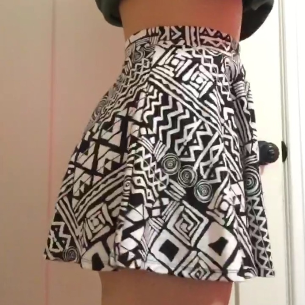 Forever 21 black and white tribal skater skirt