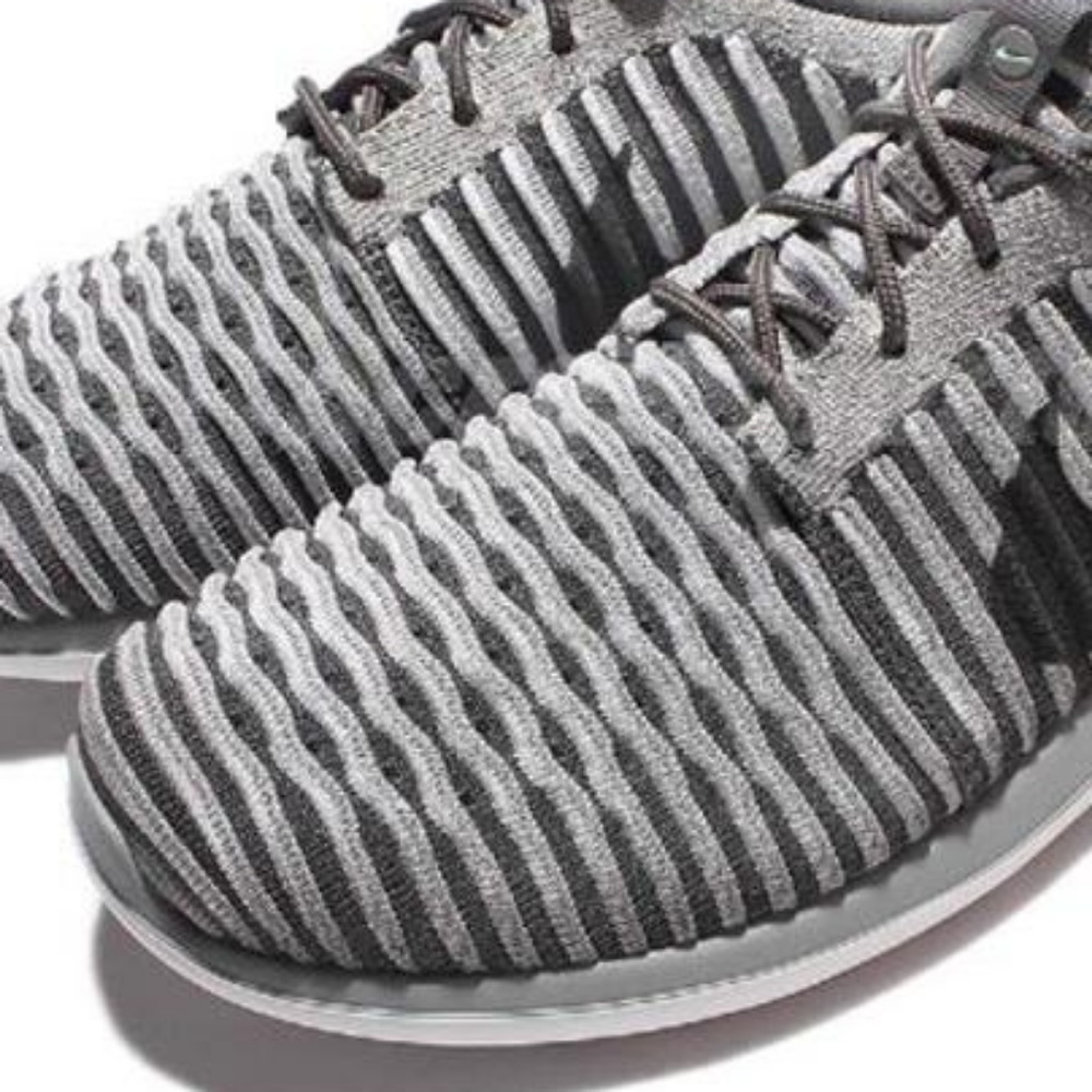 Nike Roshe Two Flyknit - Picture 2 of 2