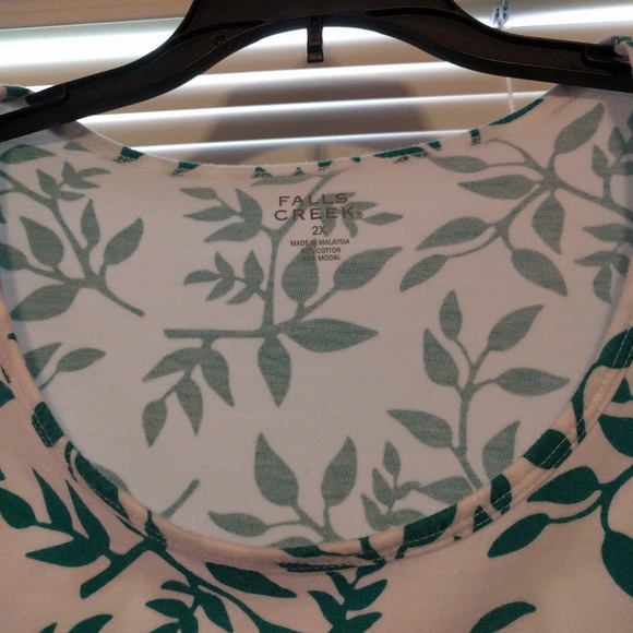 Leaf Patterned Tee - Picture 2 of 2
