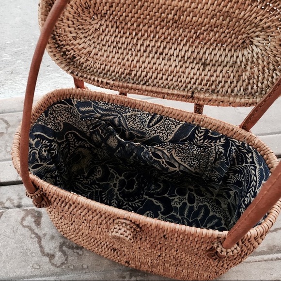 Oval Handbag with Batik Fabric Interior - Picture 2 of 3